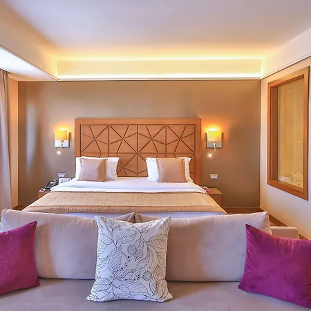 מלון Ramada By Wyndham Taksim 4*