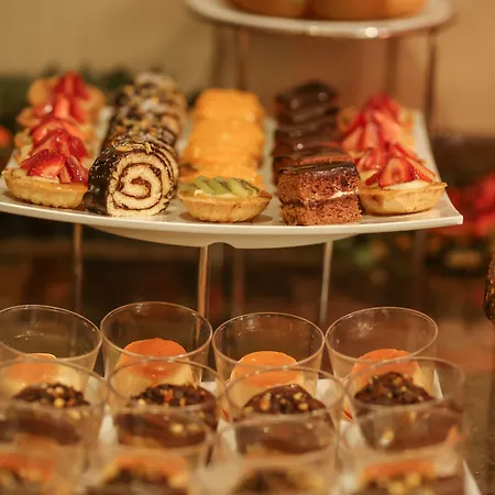 Отель Ramada By Wyndham Taksim Стамбул