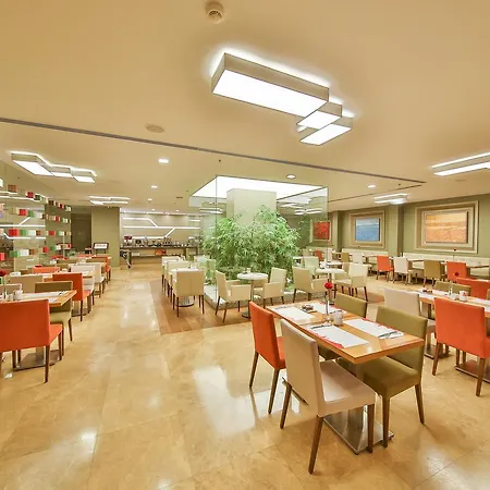 Ramada By Wyndham Taksim מלון איסטמבול