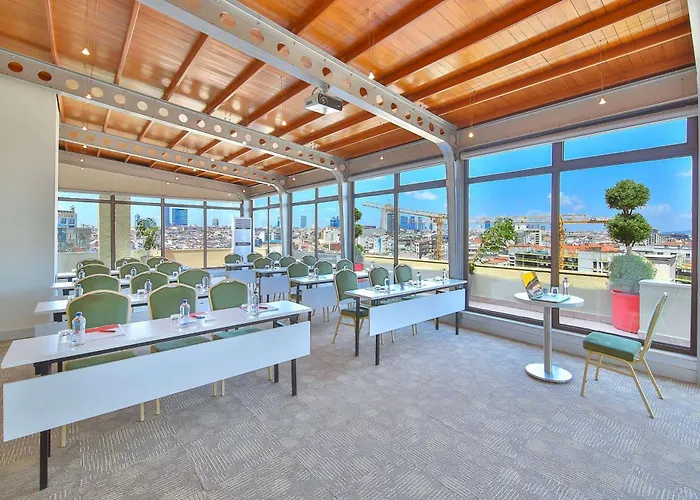 Ramada By Wyndham Taksim 4*