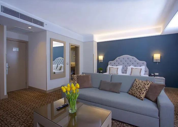 Ramada By Wyndham Taksim Отель