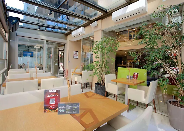 Отель Ramada By Wyndham Taksim Стамбул