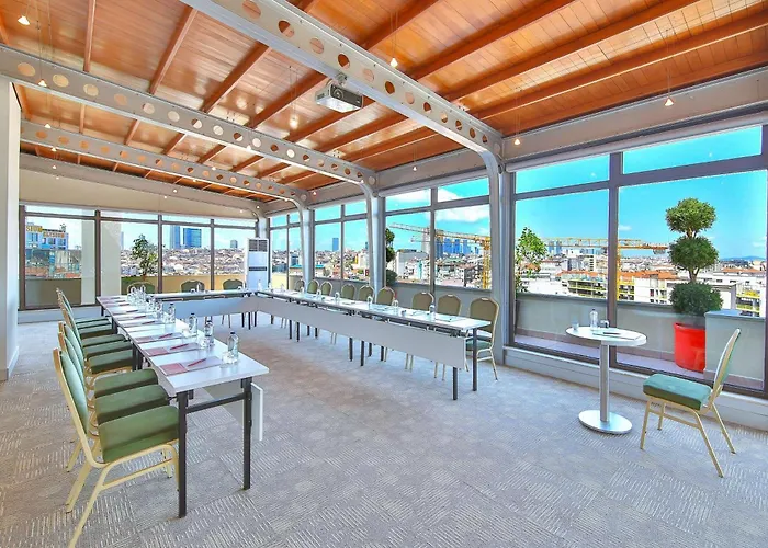 Ramada By Wyndham Taksim Отель