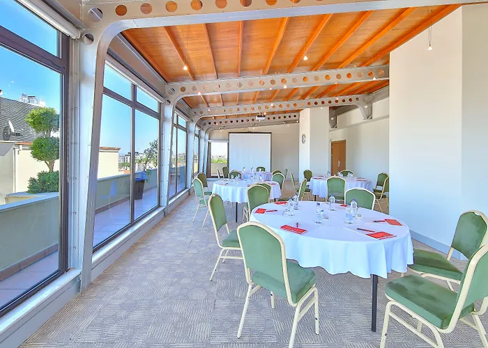 Ramada By Wyndham Taksim 4*