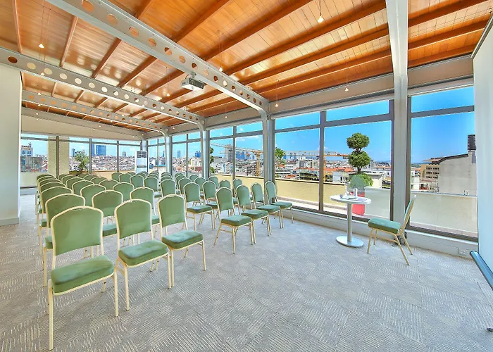 Отель Ramada By Wyndham Taksim 4*