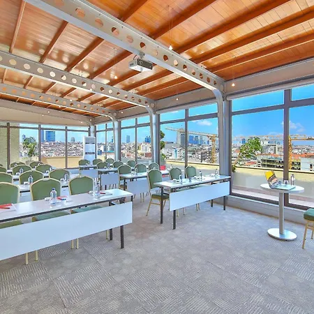 Ramada By Wyndham Taksim 4*