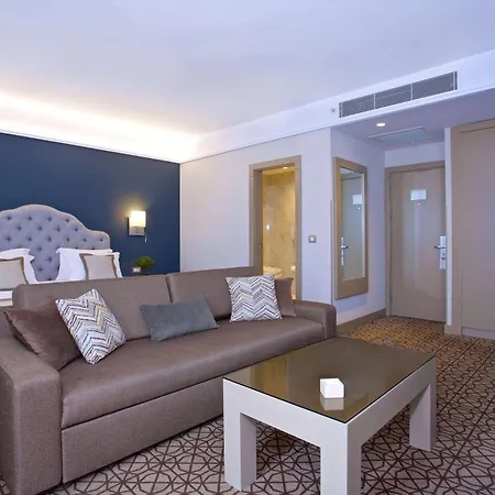 Ramada By Wyndham Taksim 4*