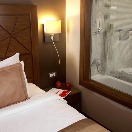 Ramada By Wyndham Taksim 4*