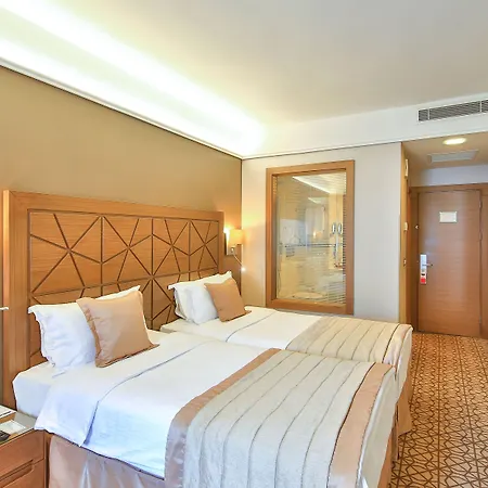 Ramada By Wyndham Taksim 4*