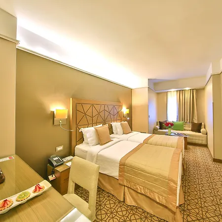 Ramada By Wyndham Taksim 4*