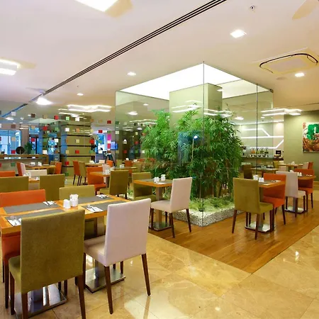 Ramada By Wyndham Taksim מלון איסטמבול