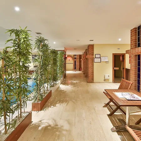 Ramada By Wyndham Taksim מלון 4*