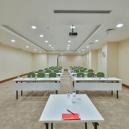 מלון Ramada By Wyndham Taksim 4*