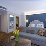 Ramada By Wyndham Taksim فندق