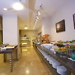 فندق Ramada By Wyndham Taksim 4*