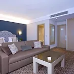 Ramada By Wyndham Taksim 4*