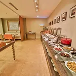 فندق Ramada By Wyndham Taksim 4*